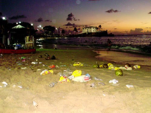 24 praias impróprias para o banho na Bahia.
