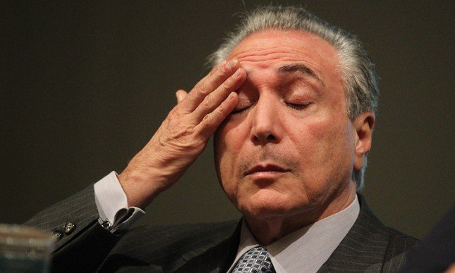 Na manha dessa segunda feira Michel temer da posse a novos ministros dos transportes e da saude