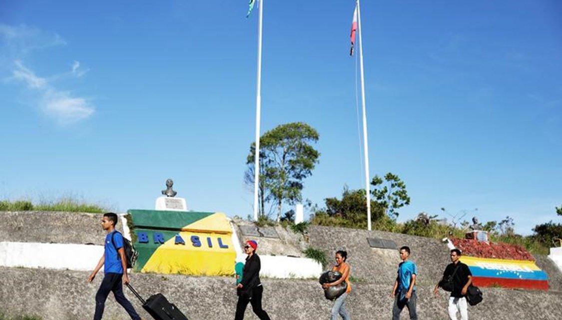 Juiz manda suspender entrada de venezuelanos no Brasil pela fronteira de RR