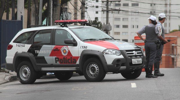 Em São Paulo, policiais estão sendo acusados de terem atropelado de propósito um suspeito