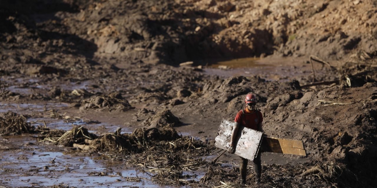 Refeitório e pousada foram arrastados por lama em Brumadinho; 60 mortes são confirmadas