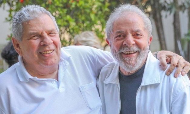 Lula decide não deixar prisão após autorização para se encontrar com familiares em quartel